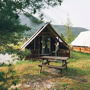 village-de-chalets-du-camping-le-valserine.hotels-rhonealpes.com/